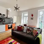 Cozy Retreat With Large Balcony Near Schoenbrunn