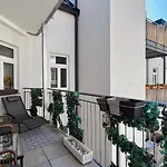 Cozy Retreat With Large Balcony Near Schoenbrunn
