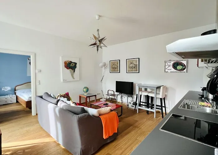 Cozy Retreat With Large Balcony Near Schoenbrunn
