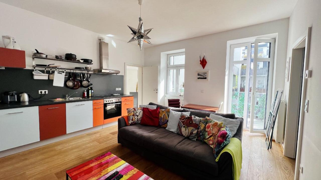 Apartment Cozy Retreat With Large Balcony Near Schoenbrunn