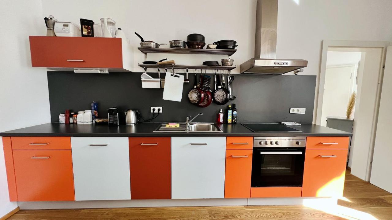 Cozy Retreat With Large Balcony Near Schoenbrunn *